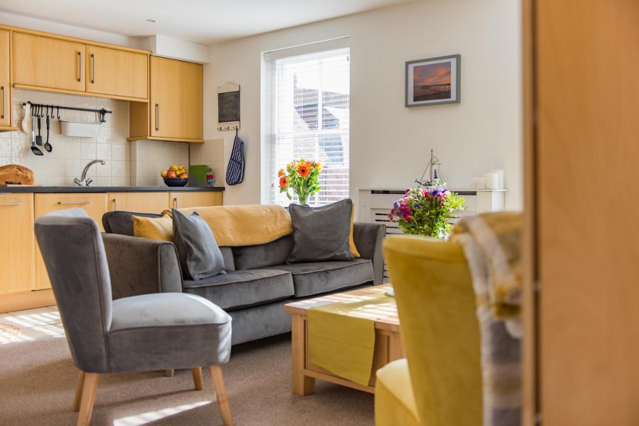 Pebble Bay Apartment *